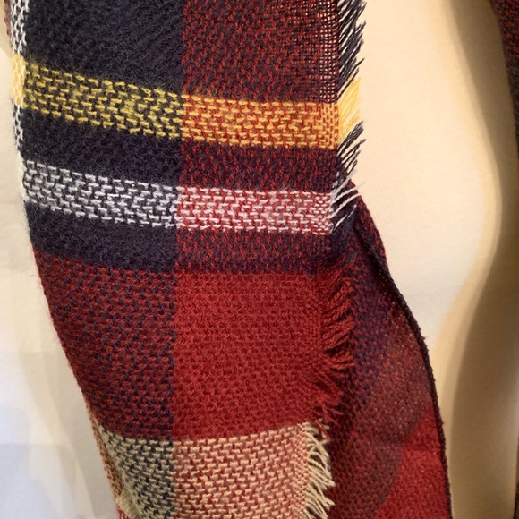 Burgundy Plaid Scarf Wrap Triangular Black Blanket - Picture 3 of 4